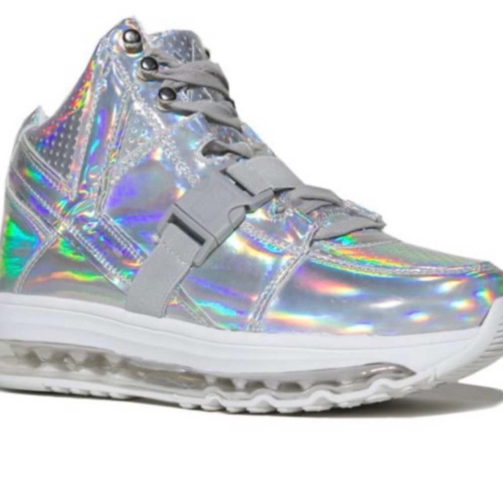 NWOT YRU Qosmic Aiire Hologram Light Up Sneakers